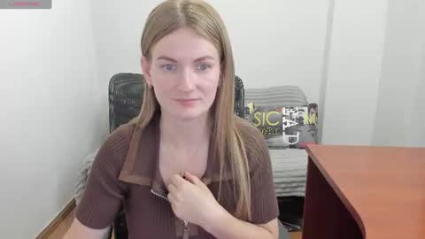 Snapshot of sweet_melody_of_ur_heart chatting on July 30, 6:23 am Mila online show from July 30, 6:23 am