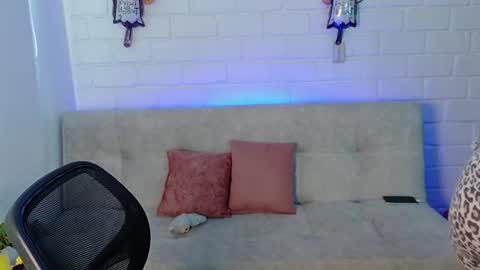 Snapshot of sweet_miaa24 chatting on October 31, 7:26 pm Sweet Mia online show from October 31, 7:26 pm