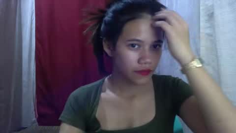 Snapshot of sweet_milkshake2004 chatting on October 5, 4:11 am sweet_milkshake2004 online show from October 5, 4:11 am