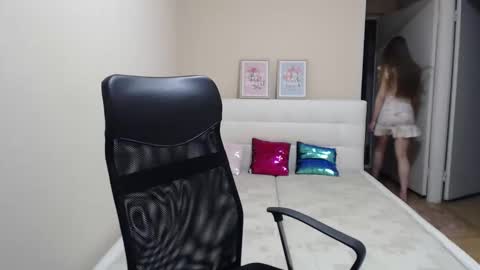 Anna online show from December 19, 7:10 pm