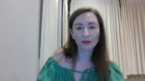 Snapshot of sweet_poeme chatting on June 4, 4:02 pm sweet_poeme online show from June 4, 4:02 pm