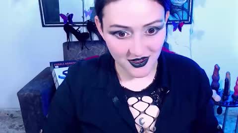 sweet_poison_666 online show from April 9, 11:32 pm