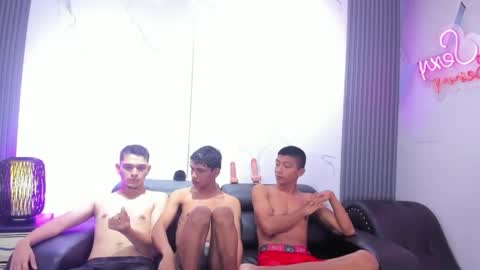 Snapshot of sweet_sexxxx chatting on May 2, 12:32 pm sweet_sexxxx online show from May 2, 12:32 pm