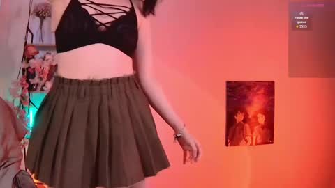 Snapshot of sweet_shena chatting on May 22, 1:17 pm Shena online show from May 22, 1:17 pm