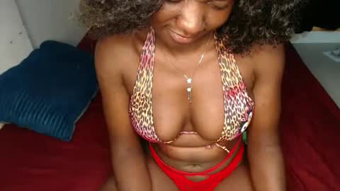 ellanah Tracie online show from March 28, 12:10 am