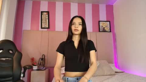 Snapshot of sweet_sofiii_ chatting on March 17, 8:45 pm Sweet Sofiii online show from March 17, 8:45 pm