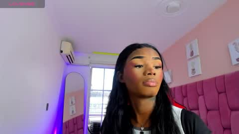 Snapshot of sweet_stacie chatting on February 19, 1:51 pm sweet_stacie online show from February 19, 1:51 pm