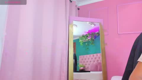 Snapshot of sweet_starxx chatting on April 1, 12:44 am Yeileen online show from April 1, 12:44 am