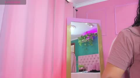 Snapshot of sweet_starxx chatting on April 4, 7:11 pm Yeileen online show from April 4, 7:11 pm