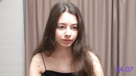Snapshot of sweet_sweet_angel chatting on July 24, 7:17 am Angel online show from July 24, 7:17 am