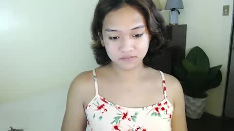 Snapshot of sweet_tenshi chatting on September 27, 5:18 pm tenshi online show from September 27, 5:18 pm