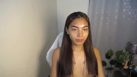 Snapshot of sweet_trishaxx chatting on February 15, 5:53 pm Trisha online show from February 15, 5:53 pm