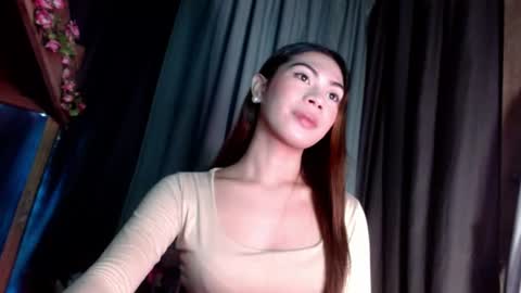 sweet_vell online show from June 8, 7:03 pm