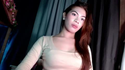 sweet_vell online show from June 13, 9:13 pm