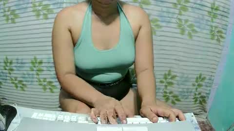 Snapshot of sweet_wild4u chatting on March 6, 2:24 pm hazel online show from March 6, 2:24 pm
