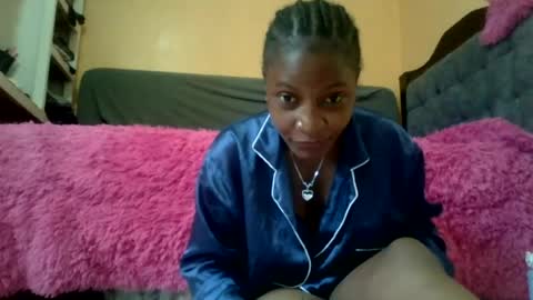 Snapshot of sweet_zella chatting on June 18, 11:03 am zellate online show from June 18, 11:03 am