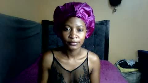 Snapshot of sweet_zella chatting on July 28, 10:21 am zellate online show from July 28, 10:21 am