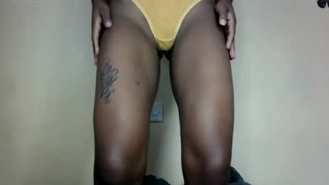 Snapshot of sweet_zella chatting on August 6, 8:49 am zellate online show from August 6, 8:49 am