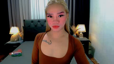 Snapshot of sweet_zoey12 chatting on April 3, 9:18 am bea takashi online show from April 3, 9:18 am