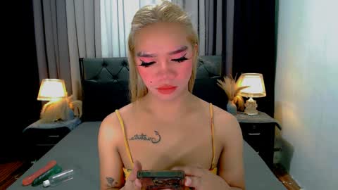 Snapshot of sweet_zoey12 chatting on April 5, 9:28 am bea takashi online show from April 5, 9:28 am