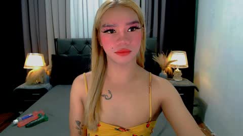 Snapshot of sweet_zoey12 chatting on April 8, 9:53 am bea takashi online show from April 8, 9:53 am