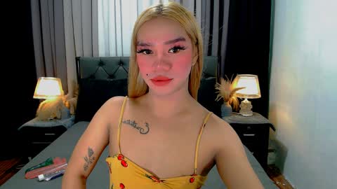 Snapshot of sweet_zoey12 chatting on April 10, 9:36 am bea takashi online show from April 10, 9:36 am