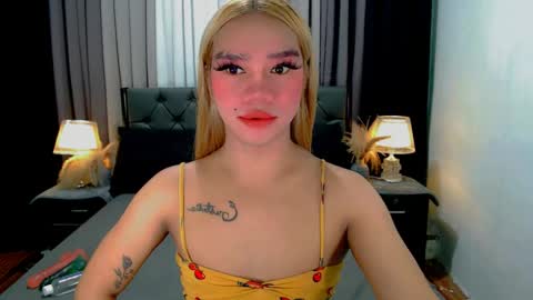 Snapshot of sweet_zoey12 chatting on April 11, 9:35 am bea takashi online show from April 11, 9:35 am
