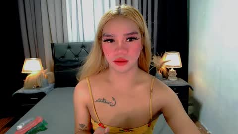 Snapshot of sweet_zoey12 chatting on April 14, 9:37 am bea takashi online show from April 14, 9:37 am