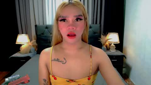 Snapshot of sweet_zoey12 chatting on April 25, 9:56 am bea takashi online show from April 25, 9:56 am