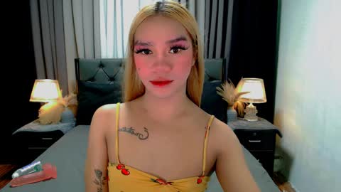 Snapshot of sweet_zoey12 chatting on April 30, 9:37 am bea takashi online show from April 30, 9:37 am