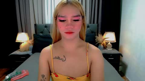 Snapshot of sweet_zoey12 chatting on May 1, 9:47 am bea takashi online show from May 1, 9:47 am