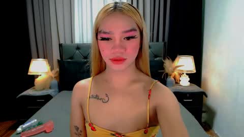 Snapshot of sweet_zoey12 chatting on May 4, 9:27 am bea takashi online show from May 4, 9:27 am