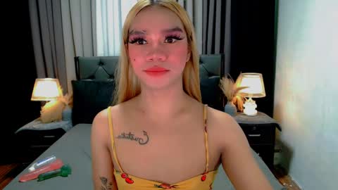 Snapshot of sweet_zoey12 chatting on May 5, 9:39 am bea takashi online show from May 5, 9:39 am