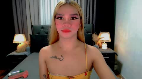 Snapshot of sweet_zoey12 chatting on May 6, 9:47 am bea takashi online show from May 6, 9:47 am