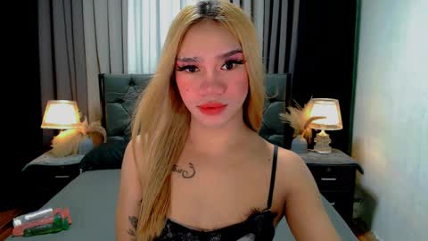 Snapshot of sweet_zoey12 chatting on May 19, 9:37 am bea takashi online show from May 19, 9:37 am