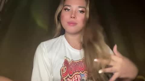 Snapshot of sweetalexa19 chatting on February 21, 7:04 pm alexa your one and only queen online show from February 21, 7:04 pm