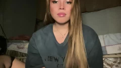 Snapshot of sweetalexa19 chatting on March 4, 9:32 pm alexa your one and only queen online show from March 4, 9:32 pm