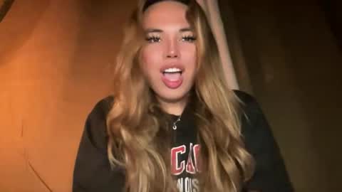 Snapshot of sweetalexa19 chatting on March 26, 7:30 pm alexa your one and only queen online show from March 26, 7:30 pm