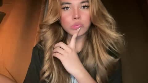 Snapshot of sweetalexa19 chatting on April 1, 11:44 am alexa your one and only queen online show from April 1, 11:44 am