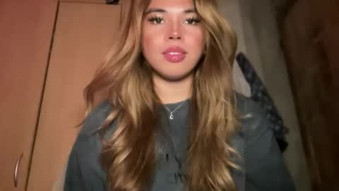 Snapshot of sweetalexa19 chatting on April 3, 3:59 am alexa your one and only queen online show from April 3, 3:59 am