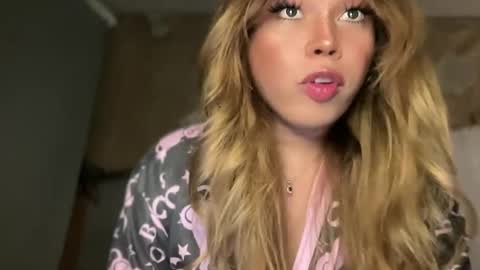 alexa your one and only queen online show from July 1, 10:39 am