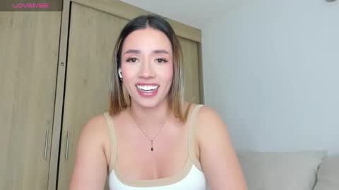 Snapshot of sweetann08 chatting on February 15, 8:33 pm Camila online show from February 15, 8:33 pm