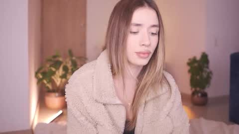 Snapshot of sweetann08 chatting on December 5, 3:09 pm Camila online show from December 5, 3:09 pm