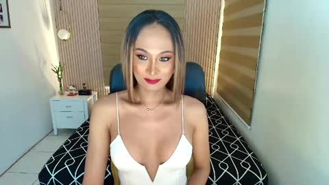 Snapshot of sweetasianlovemarie chatting on May 15, 2:24 pm BEA sweetgirl online show from May 15, 2:24 pm