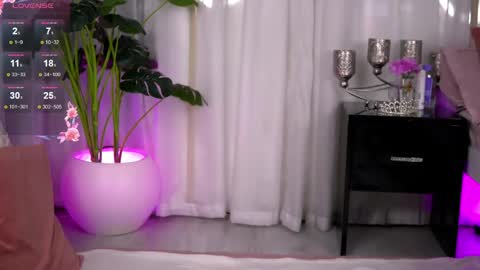 Aura online show from May 31, 12:45 pm