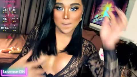 Snapshot of sweetbella118 chatting on December 1, 3:06 pm bella online show from December 1, 3:06 pm