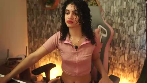 Salom independent model online show from June 11, 7:56 pm