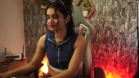 Salom independent model online show from June 21, 8:44 pm