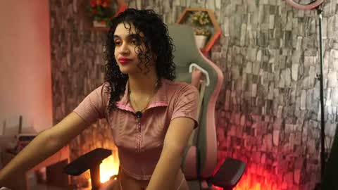 Salom independent model online show from June 22, 7:33 pm