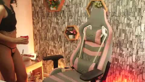 Salom independent model online show from July 2, 7:53 pm
